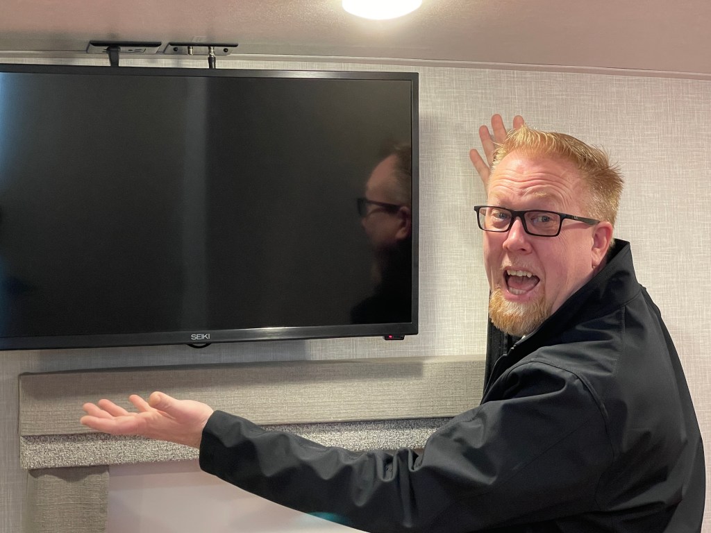 How to install a TV mount in your RV – a Beginners&nbsp;Guide